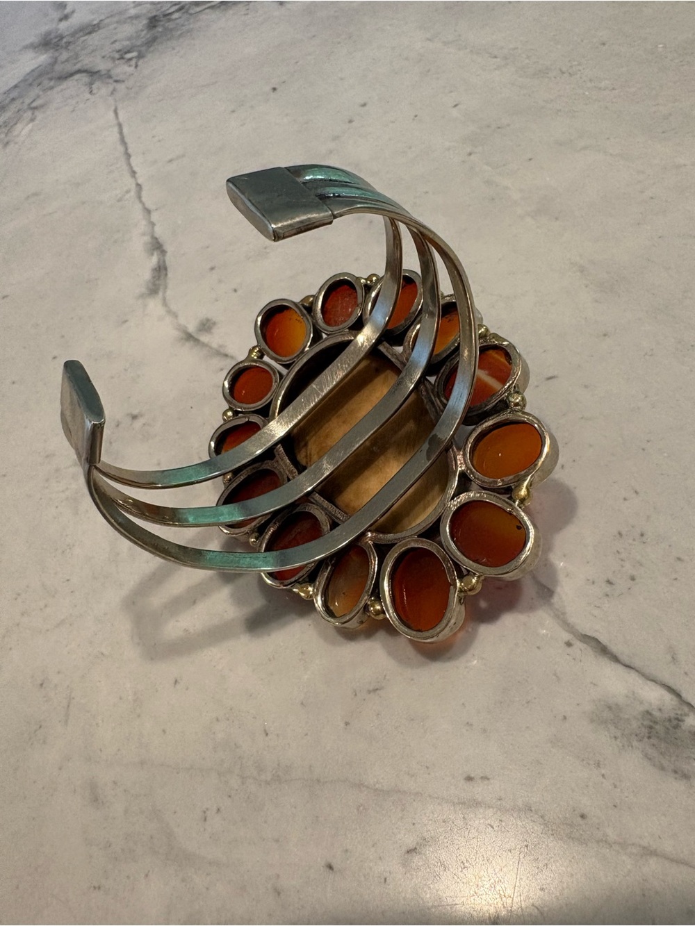 π€ VINTAGE Persian Carnelian Seal & XL Resin Skull Statement Wire Cuff Bracelet - Picture 6 of 11